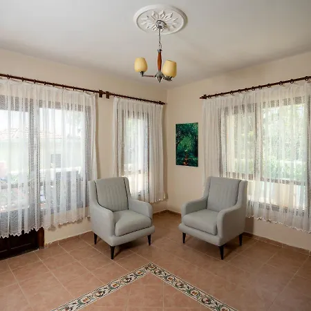 With Private Pool Near The Sea And Nature View Violet Id:305
